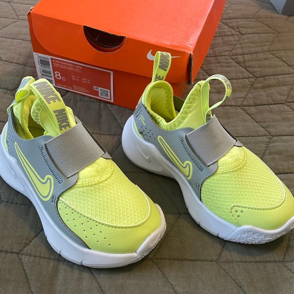 Kids Nike flex runner size 8